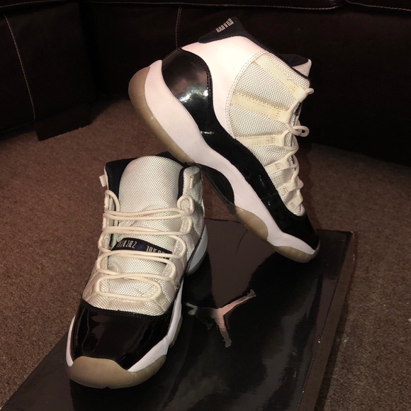 Air Jordan 11 - Concords - Picture 2 of 5